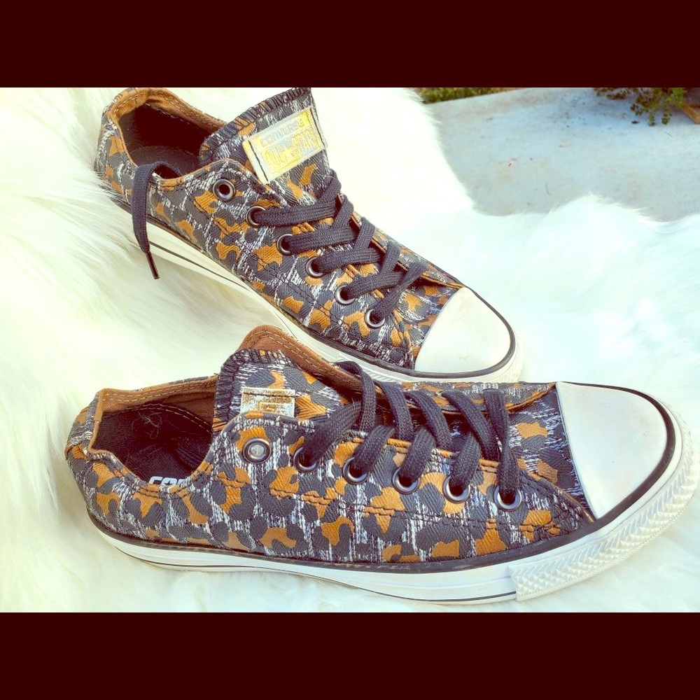 Leopard black converse